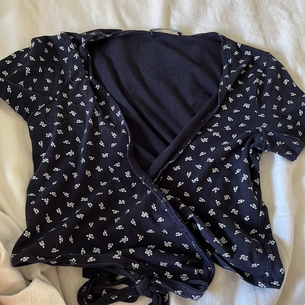 adjustable brandy melville shirt